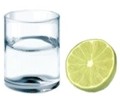 ¿Para qué sirve tomar agua con jugo de limón?