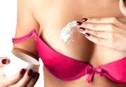 ¿Es bueno echarse crema en los senos?